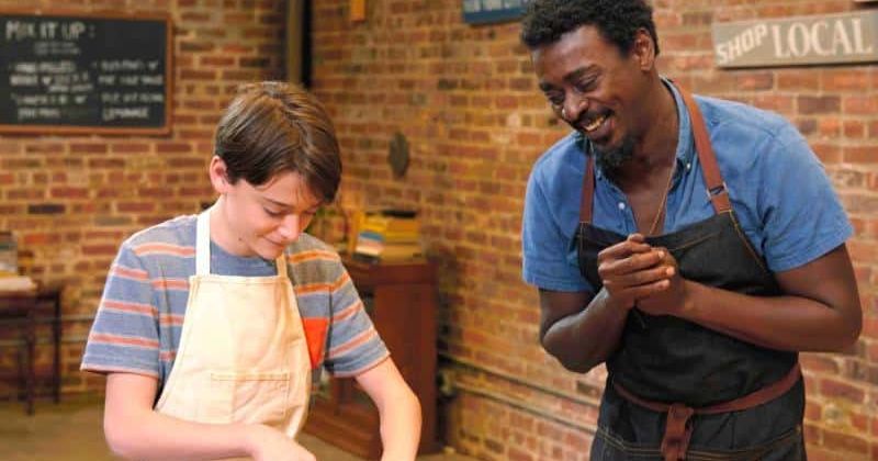 
                            
                            
                            
                            Reseña de 'Abe': la actuación moderada y sensible de Noah Schnapp brilla en esta saludable película sobre comida y familia
