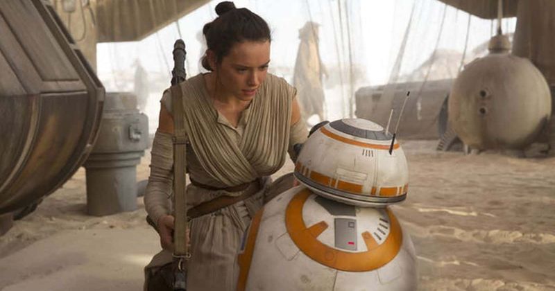 
                            
                            
                            
                            Revenge of the 5th: las interacciones de Rey, BB-8 se basan en la relación del titiritero Brian Herring con su mascota
