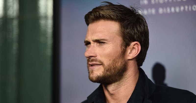 
                            
                            
                            
                            La estrella de 'The Outpost' Scott Eastwood ha recorrido un largo camino en Hollywood, desde Private Lundsford hasta Clint Romesha
