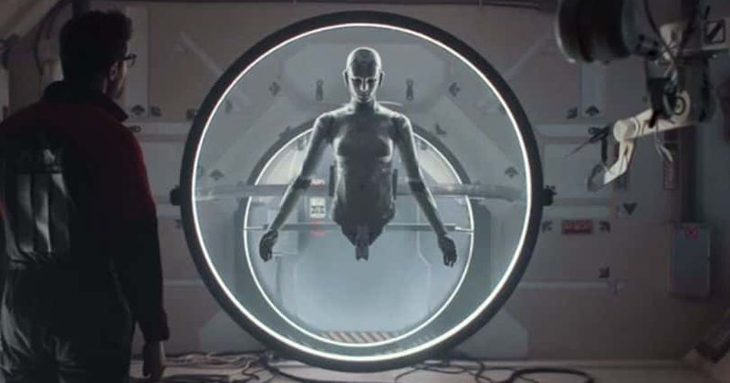 
                            
                            
                            
                            'Archive': conoce a Toby Jones, Theo James y el resto del elenco de un intenso thriller de ciencia ficción que llega a VOD