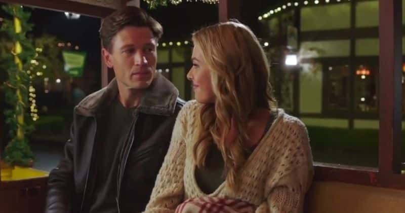 
                            
                            
                            
                            'Una ciudad navideña muy encantadora': Conoce a Natalie Hall, Jon Prescott y el resto del elenco de Lifetime Christmas Romance