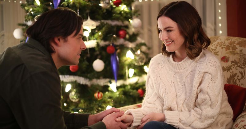 
                            
                            
                            
                            'Inn Love by Christmas': conoce a Jonna Walsh, Jesse Hutch y el resto del elenco de la película Lifetime Christmas