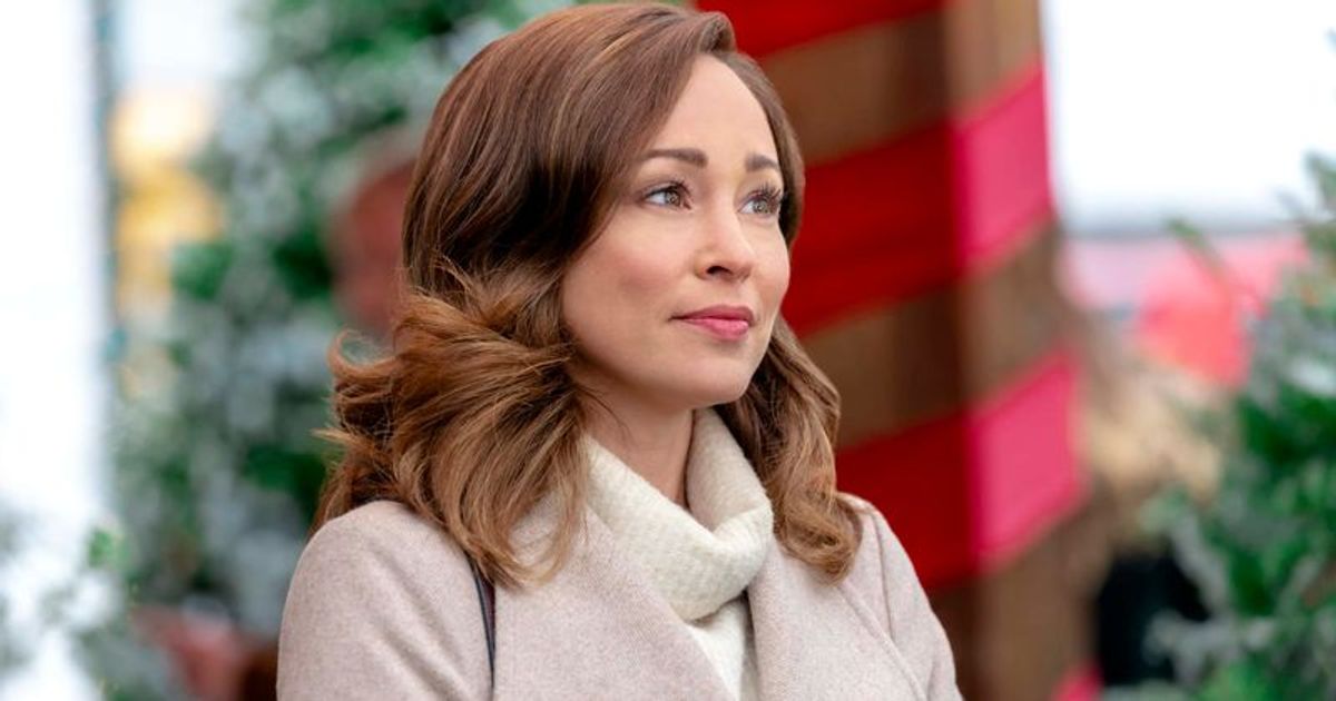 A Glenbrooke Christmas Meet Autumn Reeser And Antonio Cupo The Cast Of The Festive Hallmark Movie Meaww