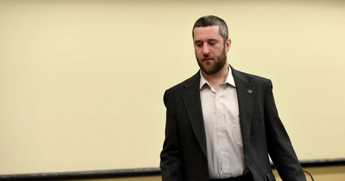Dustin Diamond 'was in a lot of pain' and struggled for breath in final moments, friend reveals - Vimarsana News