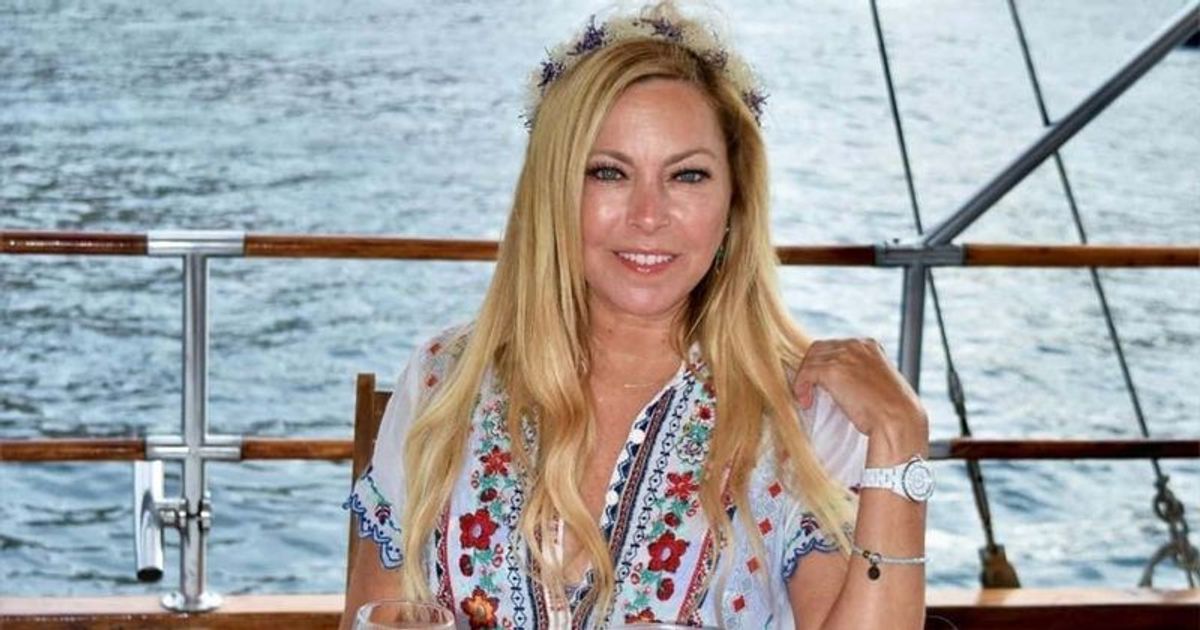 What Is Sutton Stracke S Net Worth Inside Fashionista S Lavish Lifestyle After Becoming Rhobh Housewife Meaww