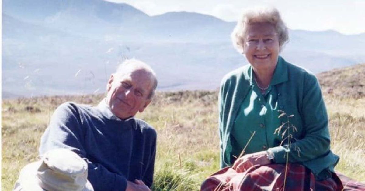 Queen shares her favorite photo with Prince Philip: A look at 10 unforgettable moments of the couple in pictures - Vimarsana News