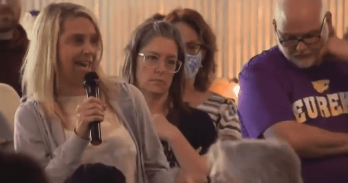 White Missouri mom goes on long rant against critical race theory at school meeting, says 'I'm not racist' - Vimarsana News