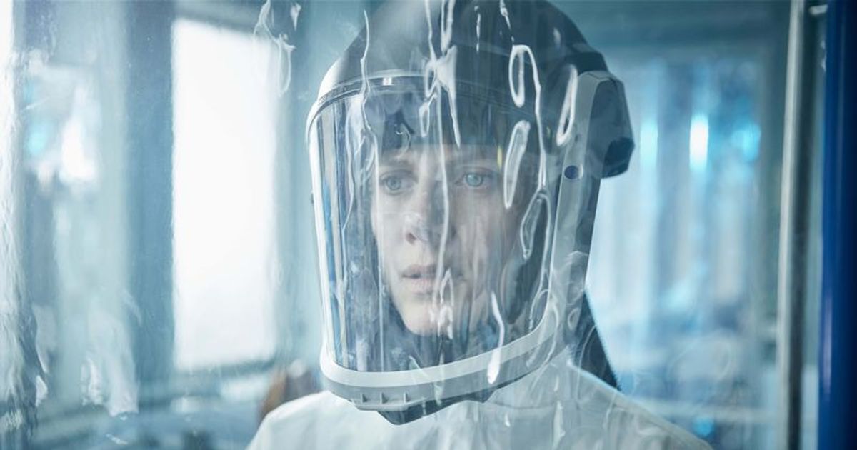 Netflix Oxygen Full Cast List Meet Melanie Laurent Mathieu Amalric And Rest Of The Stars Of Sci Fi Thriller Movie Meaww