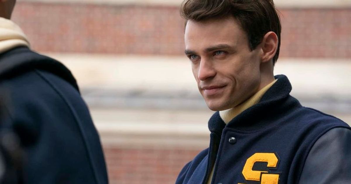 Gossip Girl Episode 2 Will Max Wolfe End Up Sleeping With Teacher Meaww