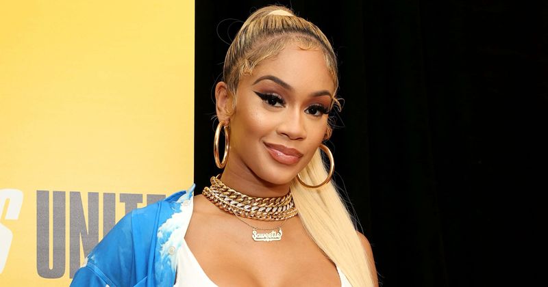
                            
                            
                            
                            ¿Saweetie es anti-negro?  El rapero despellejó al troll que la llamó 