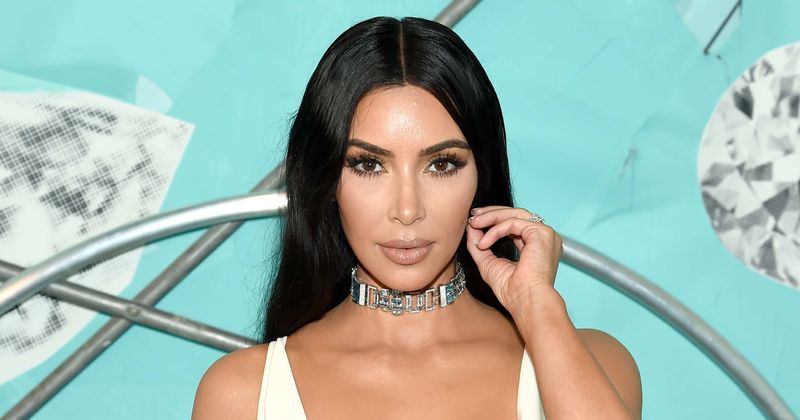 
                            
                            
                            
                            Kim Kardashian se enfrenta al calor antes del debut de SNL mientras los fanáticos escogen a los invitados