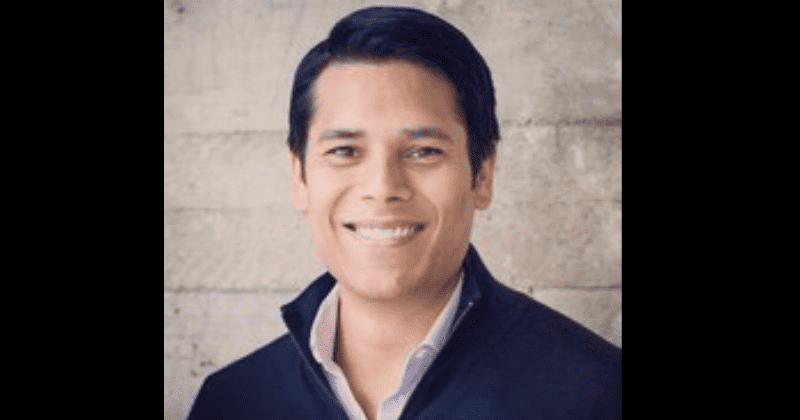 
                            
                            
                            
                            ¿Quiénes son los padres de Nirav Tolia?  Las raíces de la hueste de 
