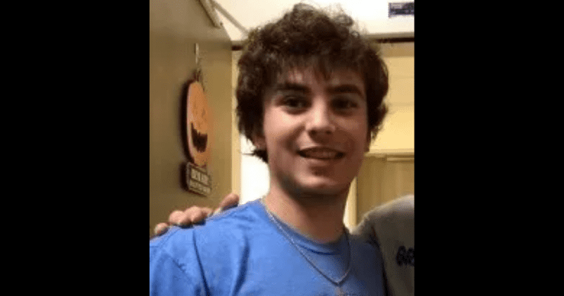 
                            
                            
                            
                            En busca de Brendan Santo: los equipos de buceo pescan en el río Red Cedar en busca del adolescente desaparecido de Michigan