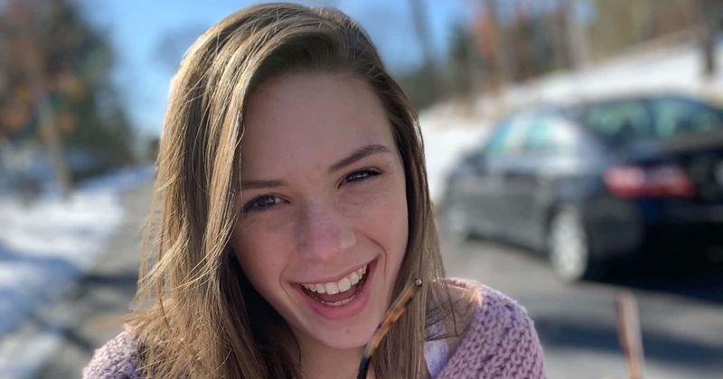 
                            
                            
                            
                            Mackenzie Atwood: Un estudiante gay vergonzoso que habla de haber sido intimidado en Franklin High