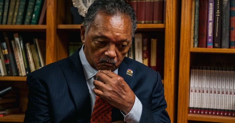 
                            
                            
                            
                            ¿Está bien el reverendo Jesse Jackson?  Líder de derechos civiles, de 80 años, hospitalizado tras una caída 
