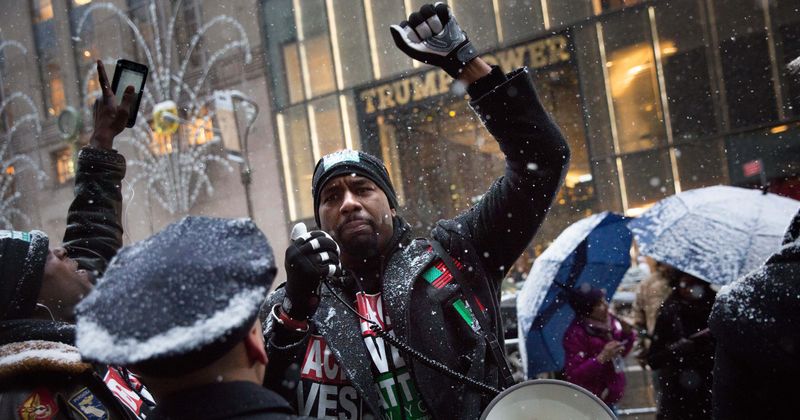 
                            
                            
                            
                            El líder de NY BLM, Hawk Newsome, solía abofetear, golpear y estrangular a las mujeres: 