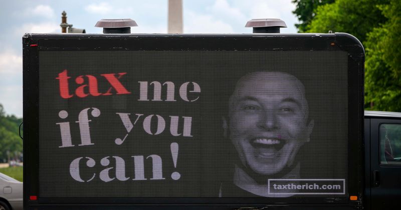 
                            
                            
                            
                            Elon Musk v Bernie Sanders: aquí está el por qué los dos están peleando y lo que está en juego