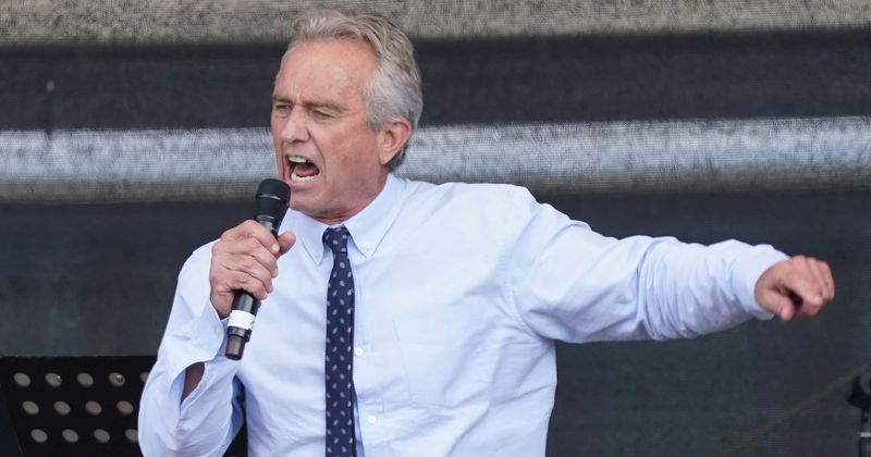 
                            
                            
                            
                            Robert Kennedy Jr criticado por afirmar que los golpes de Covid-19 causaron más muertes que TODAS las vacunas