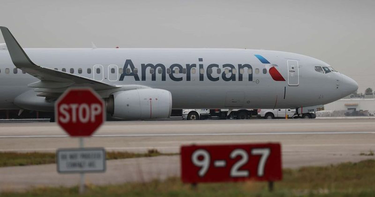 Elderly Brooklyn couple sues American Airlines after being ejected over prayer shawl - Vimarsana News