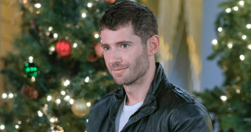 
                            
                            
                            
                            'A Royal Queens Christmas': 5 cosas que no sabías sobre Julian Morris