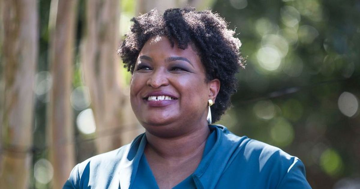 'Hypocrite': Stacey Abrams slammed for apologizing after posing maskless at school - Vimarsana News