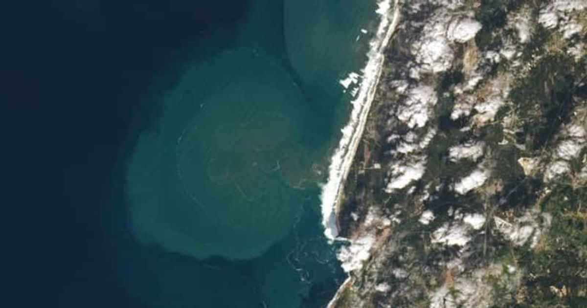 Shocking 101ft-high monster waves captured from space in NASA satellite images - Vimarsana News
