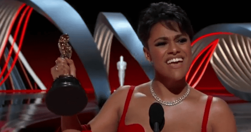 
                            
                            Oscars 2022: Ariana DeBose gana el premio a la Mejor Actriz de Reparto, los fans dicen '¡LOS GAYS GANAN!'