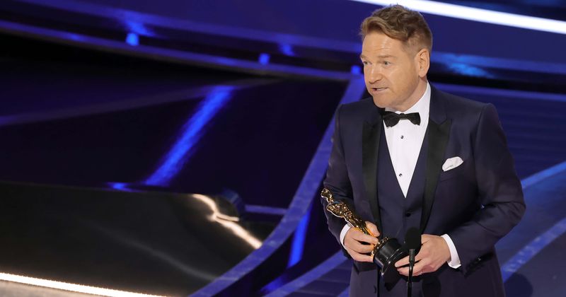 
                            
                            Lista completa de ganadores de los Oscar 2022: Kenneth Branagh gana el premio al mejor guión original por 'Belfast'