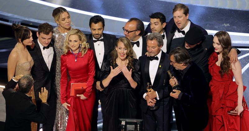 
                            
                            Oscars 2022: 'CODA' de Sian Heder gana la Mejor Película, los fanáticos dicen 'qué viaje' ha sido