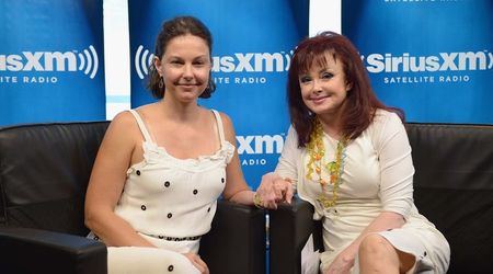 Ashley Judd says mom Naomi shot herself moments after asking her to stay with her